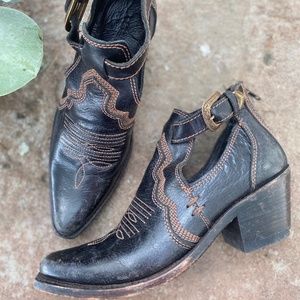 Liberty Black, side cutout booties